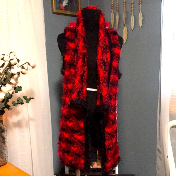 Buffalo Plaid fuzzy vest - Picture 2 of 4